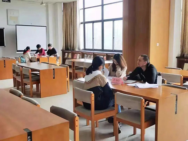 杭師大附中國(guó)際部入學(xué)考試現(xiàn)場(chǎng)圖片