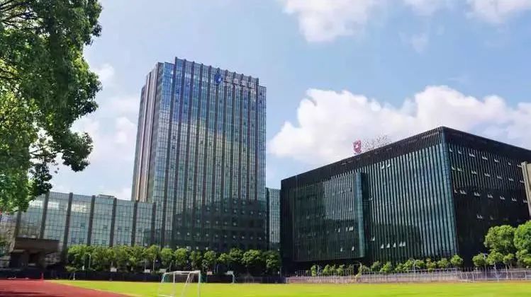 3 上海日本方向國(guó)際高中，學(xué)費(fèi)普遍低于10萬(wàn)6.jpg