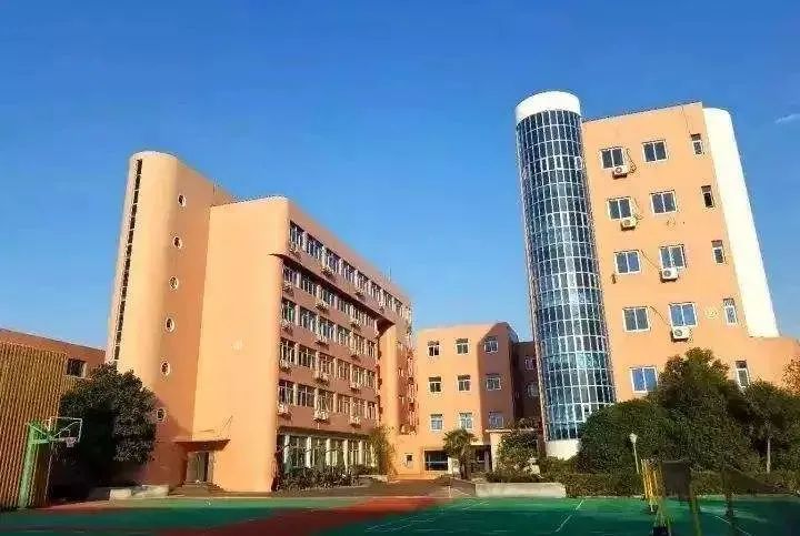 2 上實劍橋外國語中學國際高中簡介1.jpg