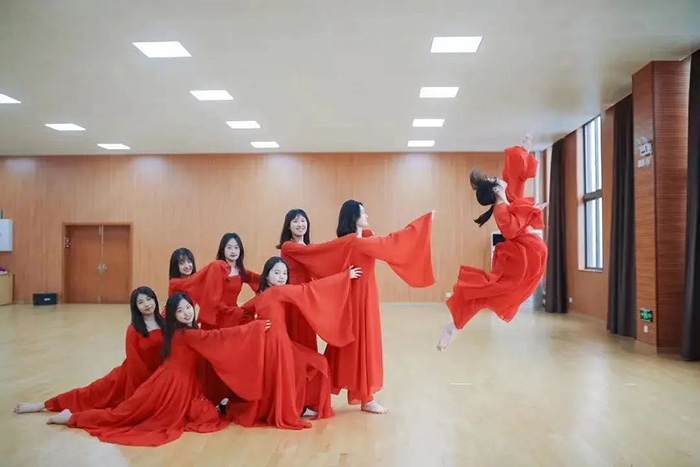 杭四中國際部，主城區(qū)招生人數(shù)最多的學(xué)校