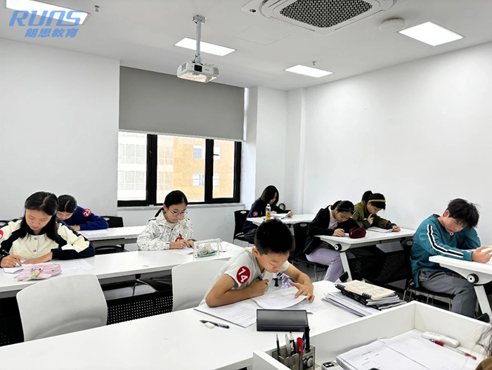 5 杭外劍高2025年招生宣講會(huì)&全真入學(xué)模考圓滿(mǎn)結(jié)束5.jpg