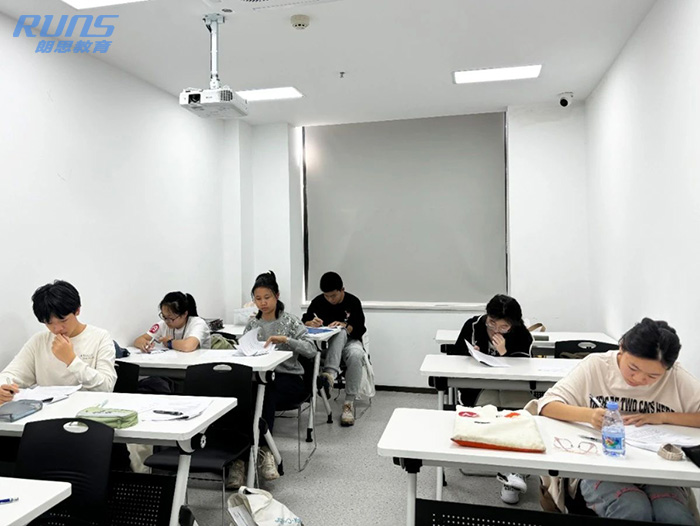 5 杭外劍高2025年招生宣講會(huì)&全真入學(xué)模考圓滿(mǎn)結(jié)束8.jpg