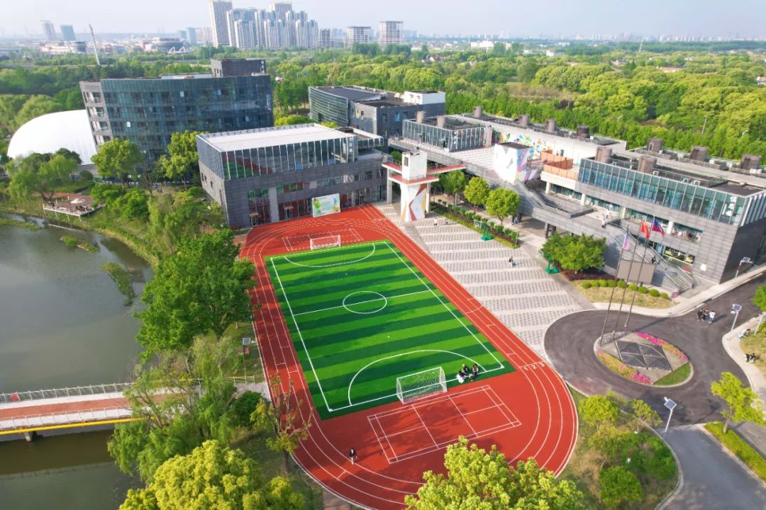 2 上海林國榮學校怎么樣_學校簡介2.jpg