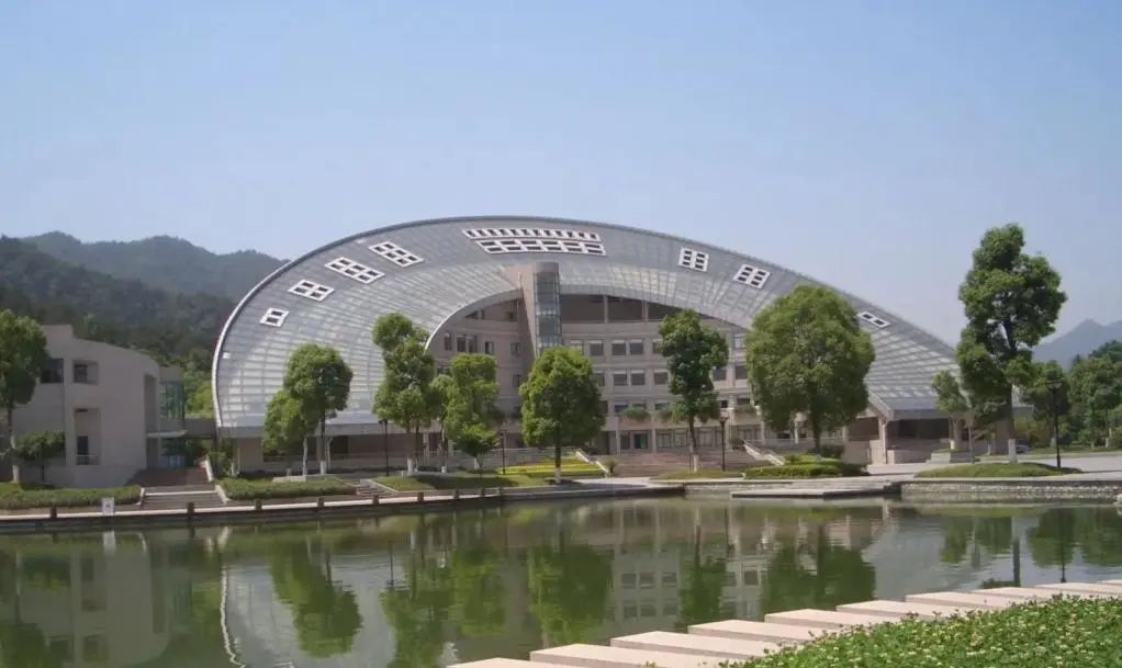 1749540917766086.jpg 3 杭州公辦學校國際部2025年畢業生升學結果排名1.jpg